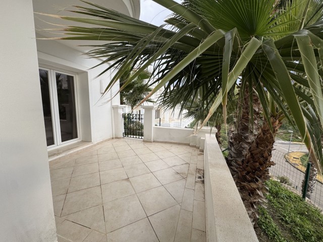 Apartamento con 2 Dormitorios  en Aloha