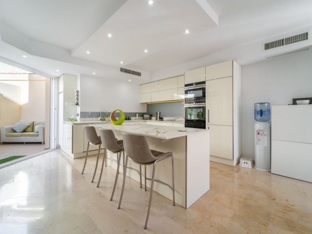 Villa con 4 Dormitorios  en Costabella