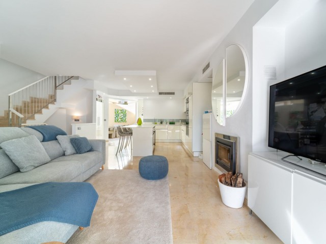 Villa, Costabella, R5286457