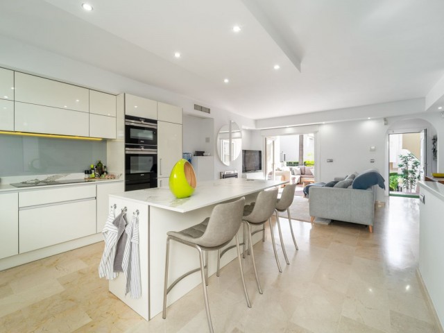 Villa, Costabella, R5286457