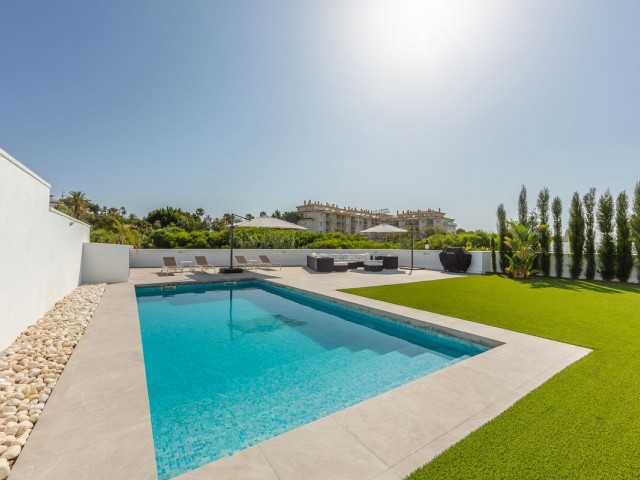 4 Soveroms Villa i La Duquesa