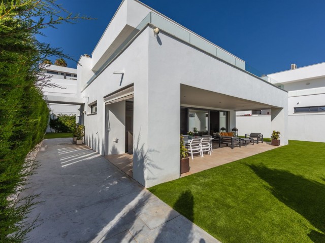 4 Soveroms Villa i La Duquesa