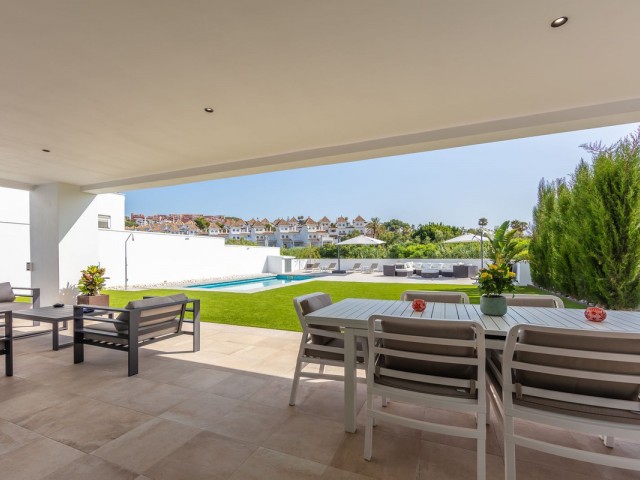 4 Soveroms Villa i La Duquesa