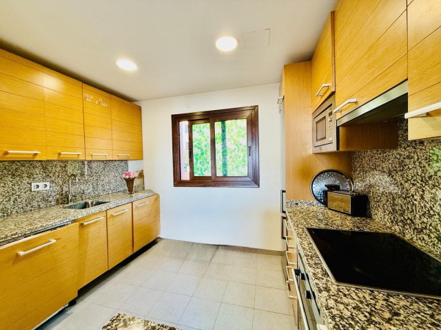 Apartamento con 4 Dormitorios  en Benalmadena