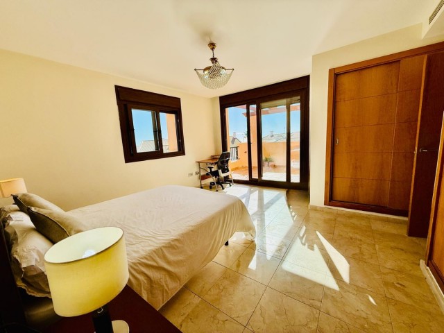 Apartamento con 4 Dormitorios  en Benalmadena