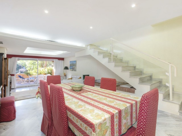 3 Bedrooms Townhouse in Nueva Andalucía