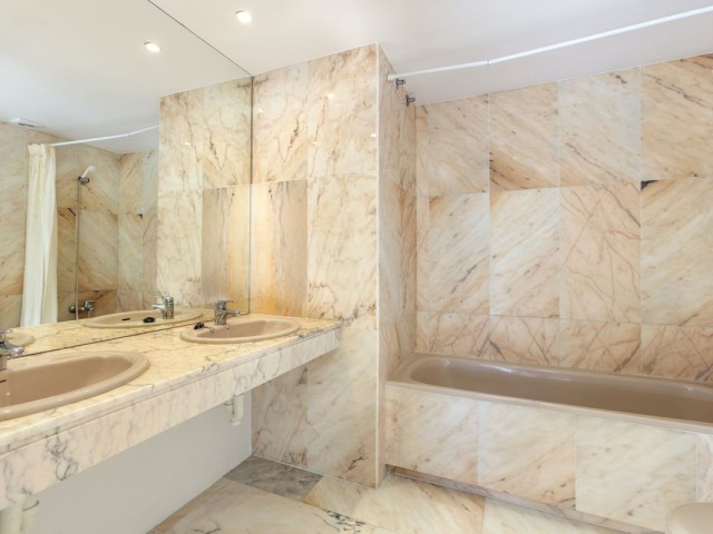 3 Bedrooms Townhouse in Nueva Andalucía