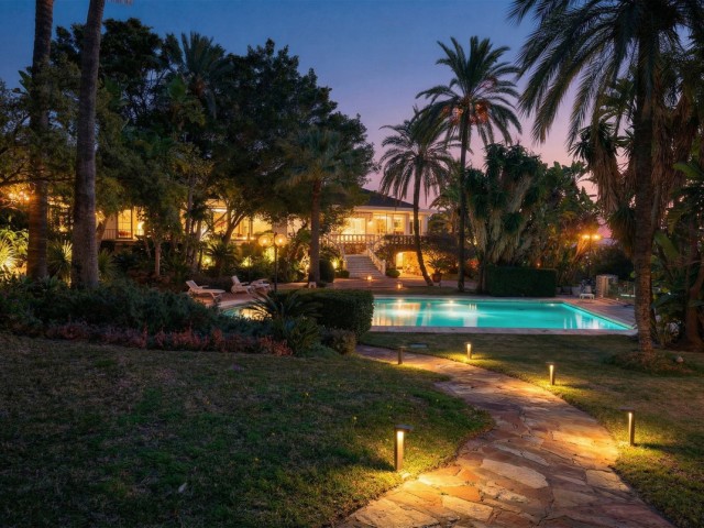 10 Makuuhuoneen Huvila Río Real