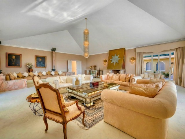 10 Makuuhuoneen Huvila Río Real