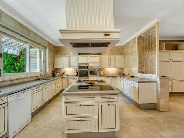 10 Makuuhuoneen Huvila Río Real