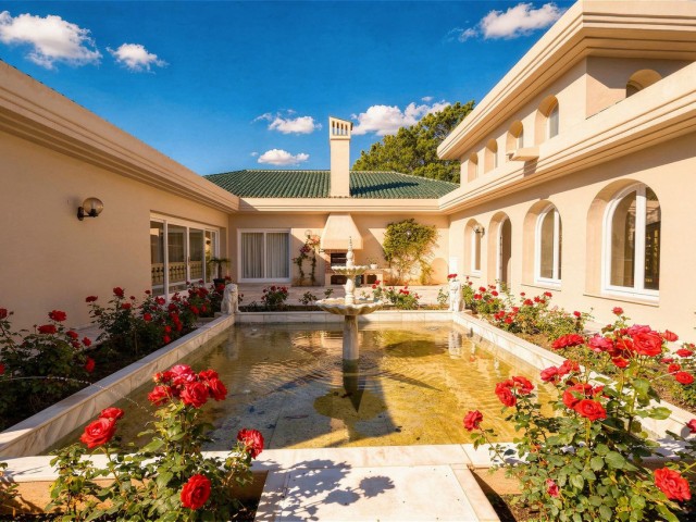 10 Makuuhuoneen Huvila Río Real