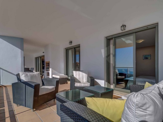 2 Bedrooms Apartment in Calahonda