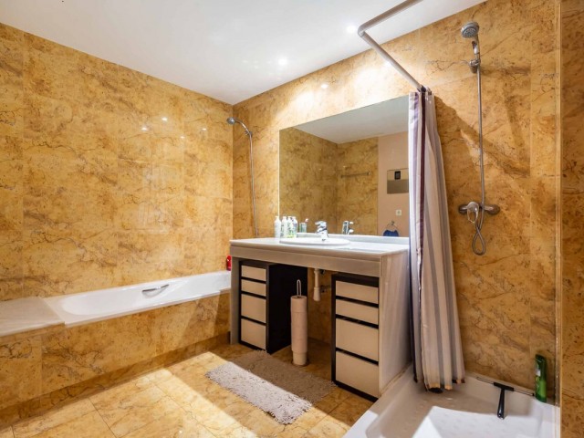 2 Bedrooms Apartment in Calahonda