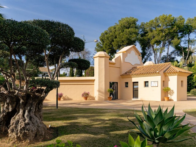 2 Bedrooms Apartment in Puerto Banús