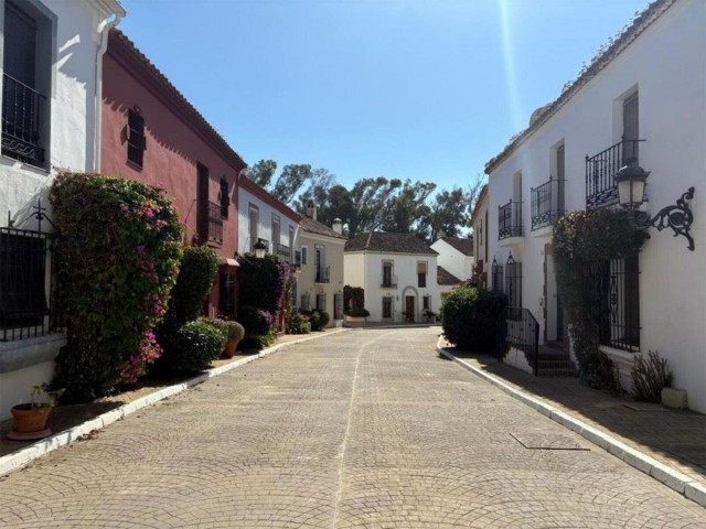 2 Bedrooms Townhouse in Guadalmina Baja