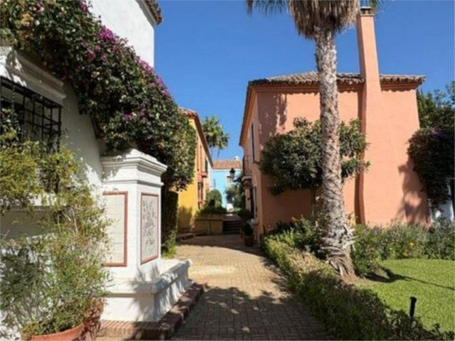 Maison mitoyenne avec 2 Chambres  à Guadalmina Baja