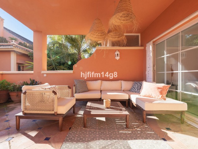 Apartamento con 4 Dormitorios  en Nueva Andalucía