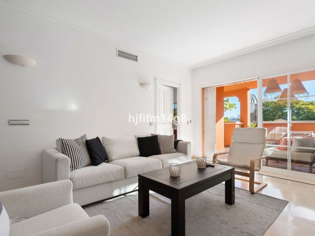 Apartamento con 4 Dormitorios  en Nueva Andalucía