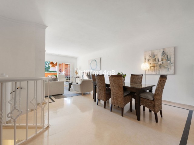 Apartamento con 4 Dormitorios  en Nueva Andalucía