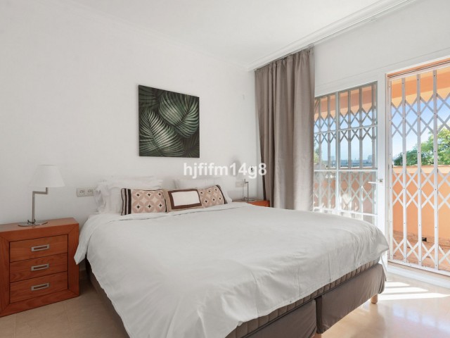 Apartamento con 4 Dormitorios  en Nueva Andalucía