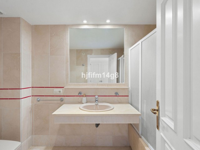 Apartamento con 4 Dormitorios  en Nueva Andalucía