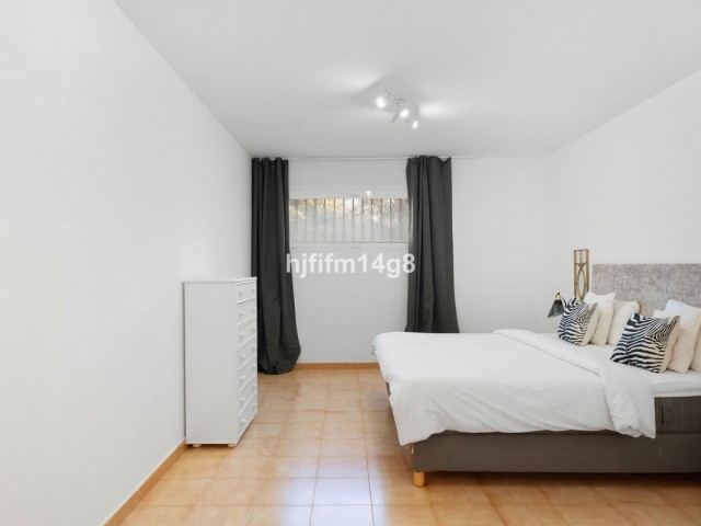 Apartamento con 4 Dormitorios  en Nueva Andalucía