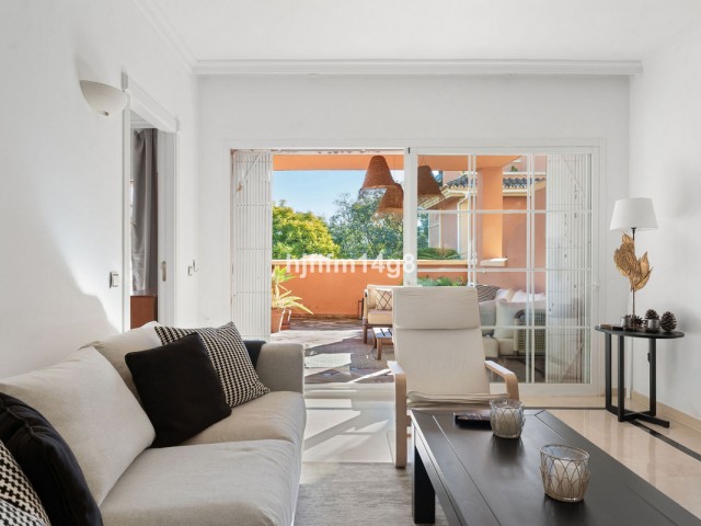 Apartamento con 4 Dormitorios  en Nueva Andalucía