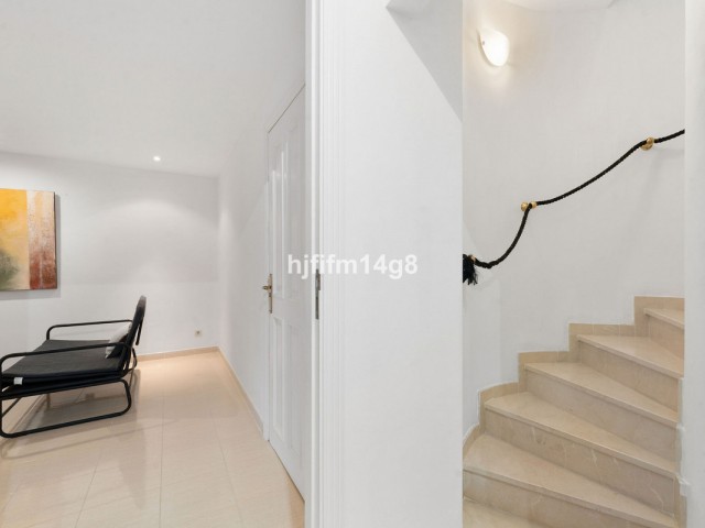 Apartamento con 4 Dormitorios  en Nueva Andalucía