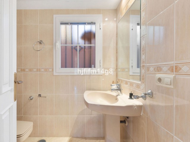 Apartamento con 4 Dormitorios  en Nueva Andalucía