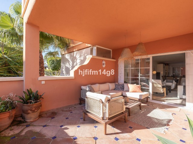 Apartamento con 4 Dormitorios  en Nueva Andalucía