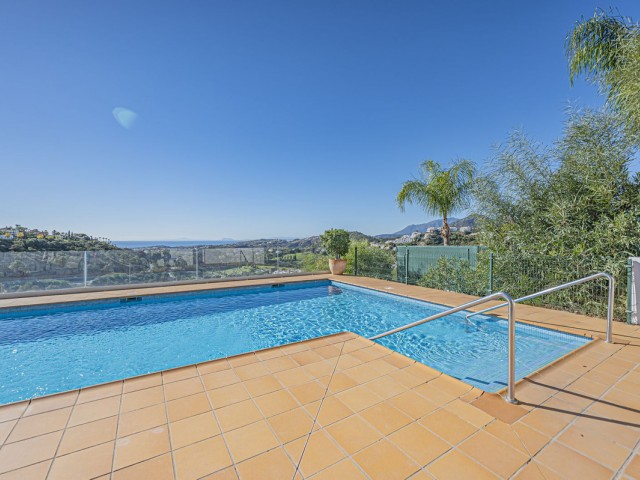 2 Bedrooms Apartment in Benahavís