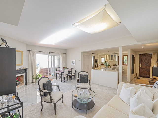 2 Bedrooms Apartment in Benahavís