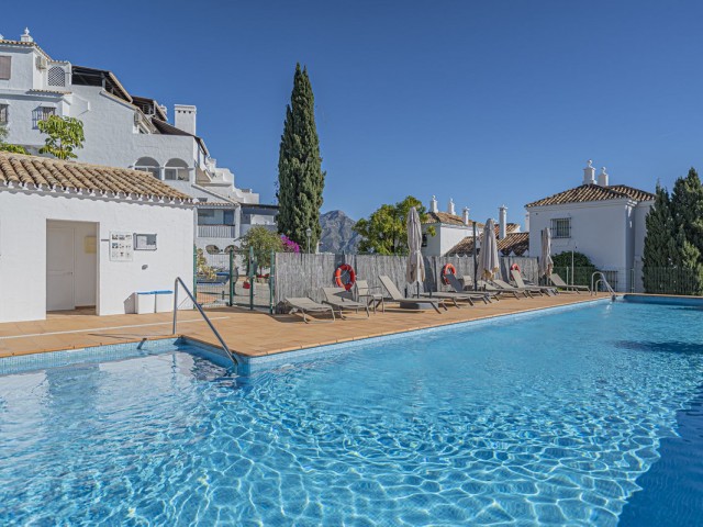 2 Bedrooms Apartment in Benahavís