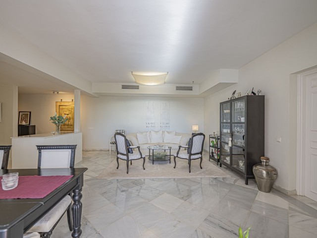 2 Bedrooms Apartment in Benahavís