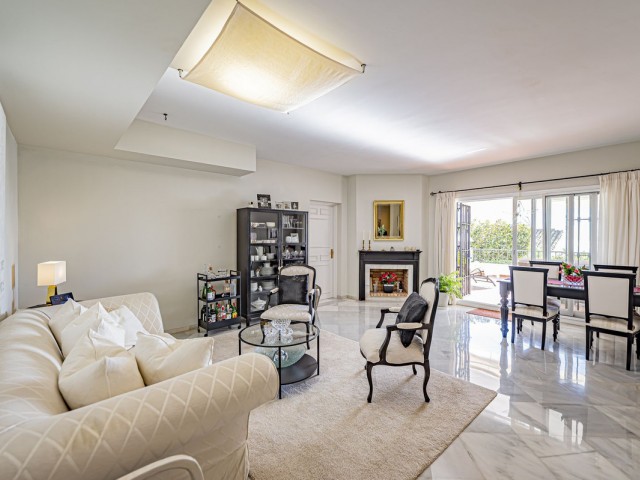 2 Bedrooms Apartment in Benahavís