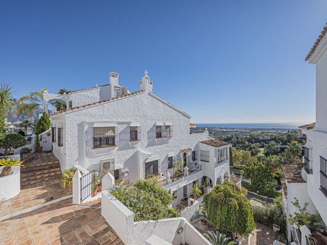 2 Bedrooms Apartment in Benahavís