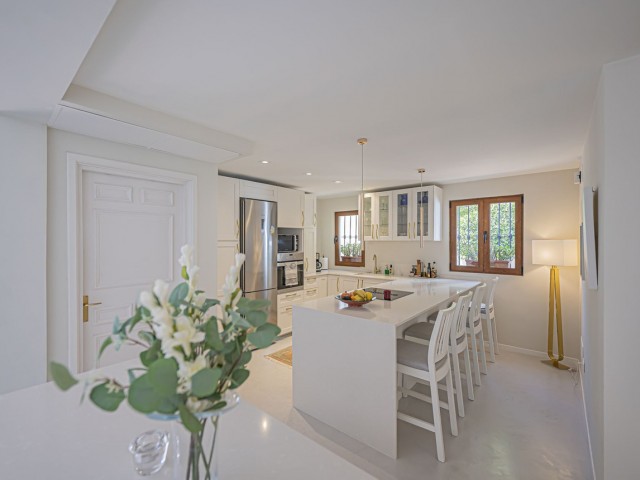 2 Bedrooms Apartment in Benahavís