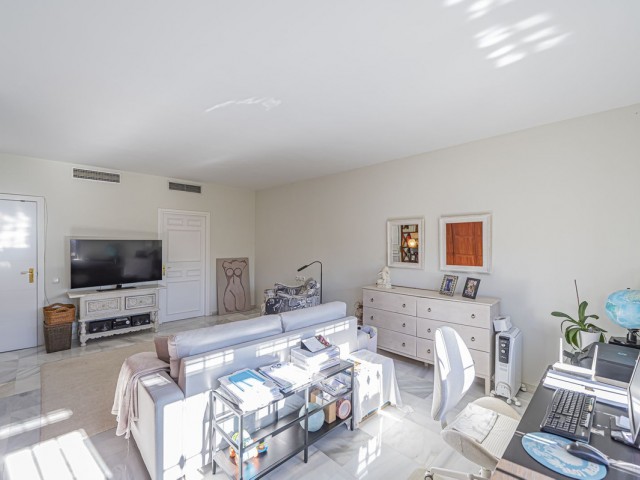 2 Bedrooms Apartment in Benahavís