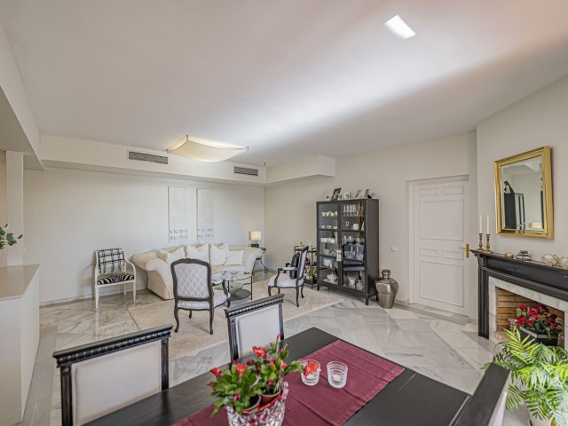 2 Bedrooms Apartment in Benahavís