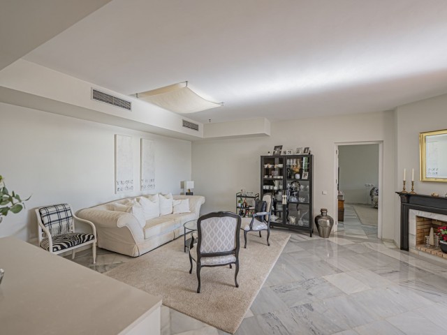 2 Bedrooms Apartment in Benahavís