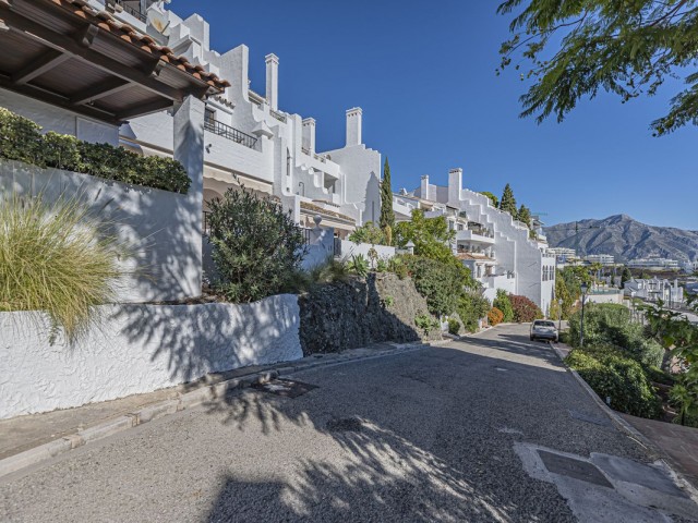 2 Bedrooms Apartment in Benahavís