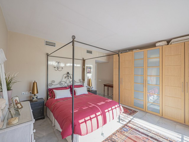 Apartamento con 2 Dormitorios  en Benahavís