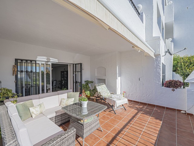 Apartamento con 2 Dormitorios  en Benahavís