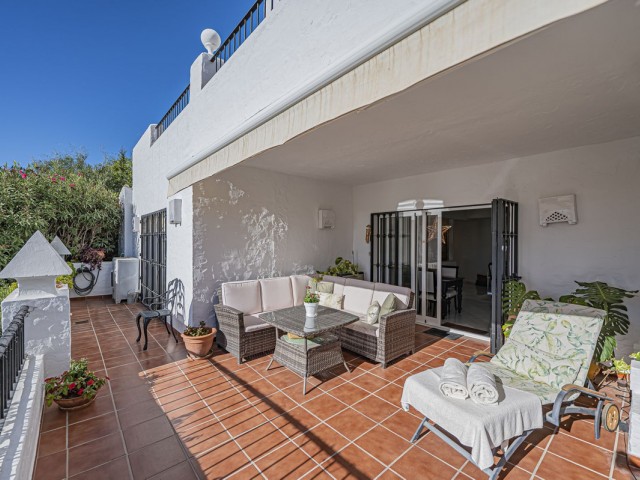 Apartamento con 2 Dormitorios  en Benahavís