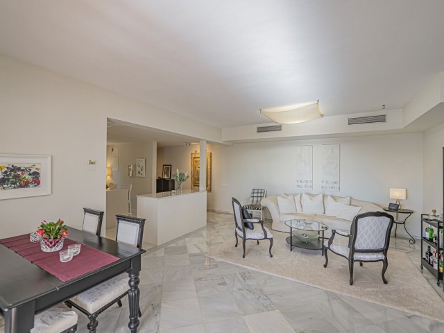 Apartamento con 2 Dormitorios  en Benahavís