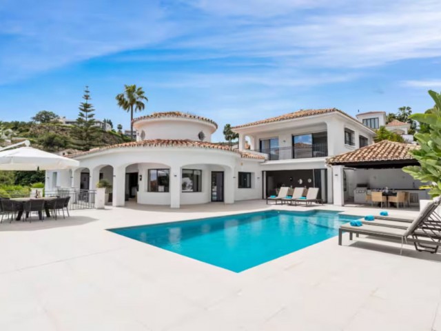 5 Bedrooms Villa in Benahavís