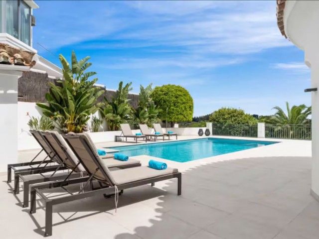 5 Bedrooms Villa in Benahavís