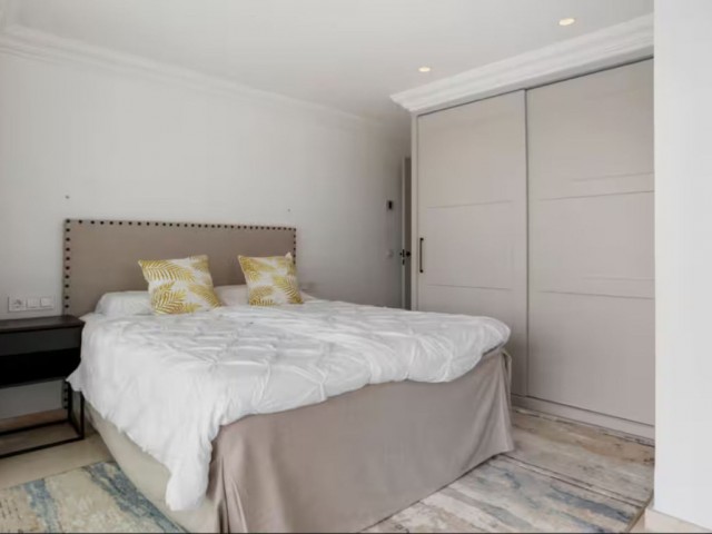 5 Bedrooms Villa in Benahavís