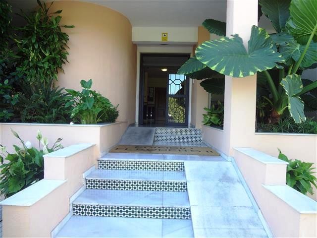 3 Bedrooms Apartment in Nueva Andalucía