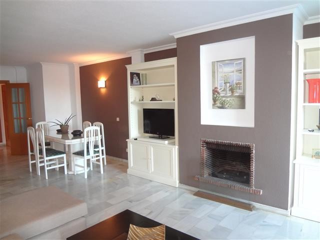 3 Bedrooms Apartment in Nueva Andalucía